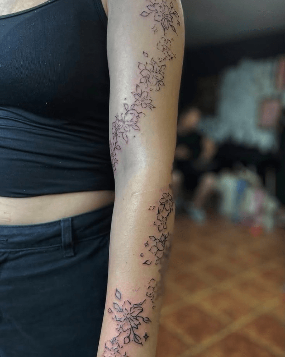 Floral лоза с цветя по дължината на ръката